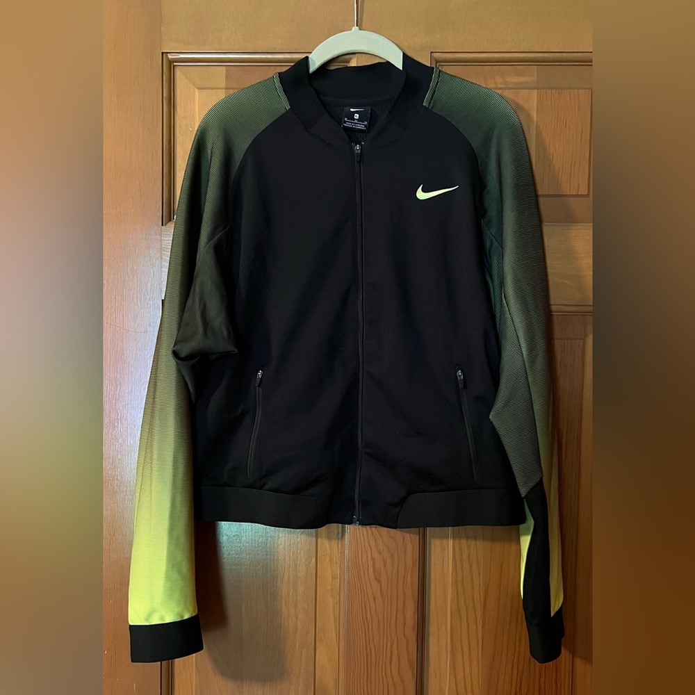 NIKE ZIP UP. LIGHT WEIGHT. SIZE X LARGE